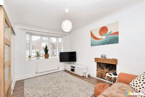 Fairfield Gardens, Stockton Heath 3 bed semi