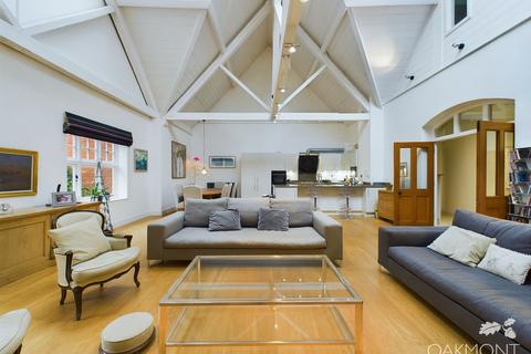 Flat, Myers Court, The Galleries... 3 bed mews for sale