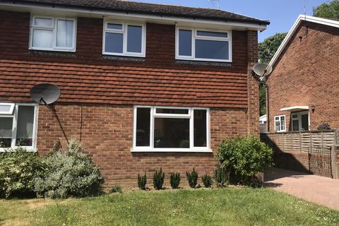 41 Hunters Way, TN22 2BB 3 bed semi