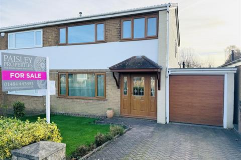 Bedale Drive, Skelmanthorpe... 3 bed semi