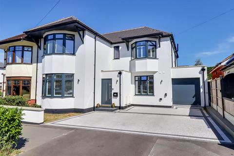 5 bedroom semi-detached house for sale