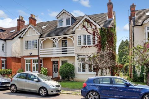 6 bedroom semi-detached house for sale