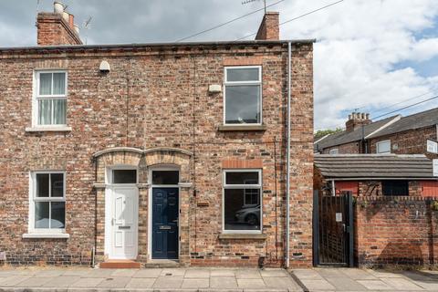 Warwick Street, York YO31 2 bed end of terrace house for sale