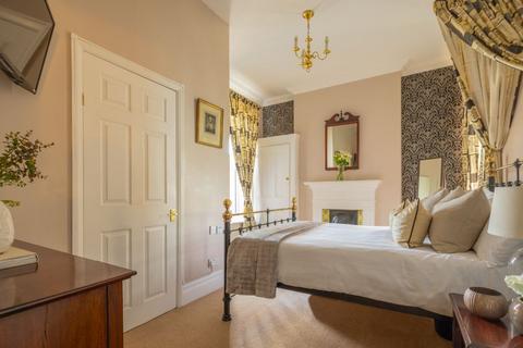 9 bedroom semi-detached house for sale