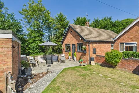 Upper Ferry Lane, Callow End... 2 bed bungalow for sale