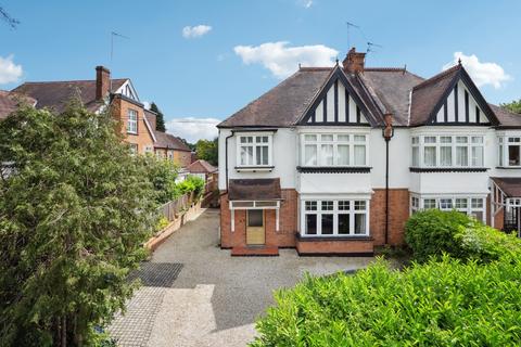 Moss Lane, Pinner Village, HA5 2 bed ground floor maisonette for sale