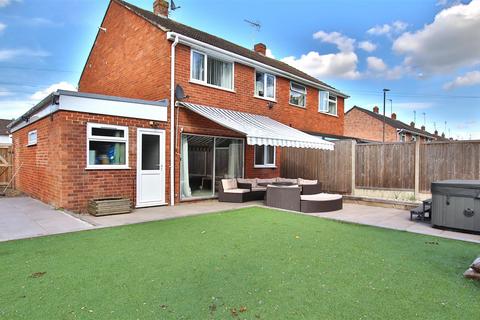 Cotswold Gardens, Tewkesbury 3 bed semi