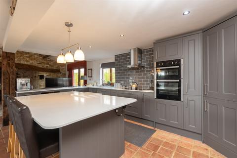 Northfleet Green Road, Southfleet... 3 bed semi