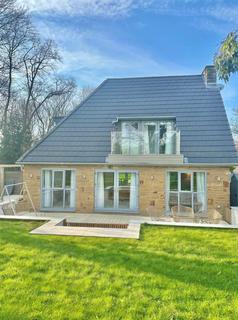 Whitehall Road, New Farnley, Leeds 3 bed detached house for sale