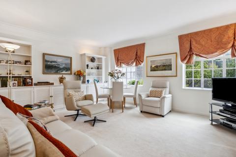 Chelsea Manor Gardens, London, SW3 2 bed flat for sale