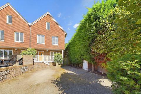 5 bedroom semi-detached house for sale