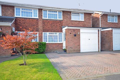 Ashdown Avenue, Farnborough, GU14 4 bed semi