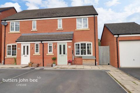 3 bedroom semi-detached house for sale