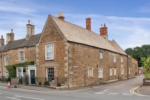 Alwyne Close, Oakham 3 bed character property for sale