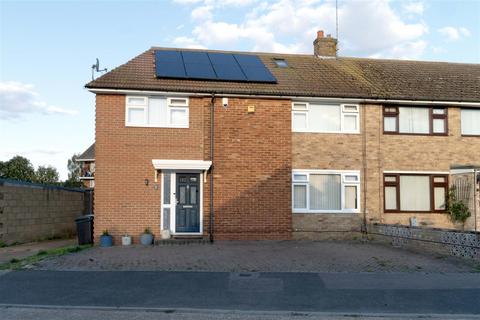 Frobisher Way, Gravesend 3 bed end of terrace house for sale