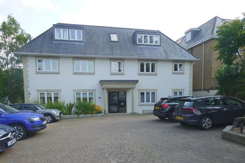 Ducks Hill Road, Northwood HA6 3 bed apartment for sale