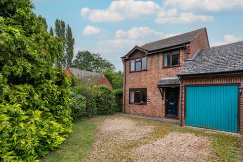 Clifden Road, Worminghall, HP18 3 bed link detached house for sale