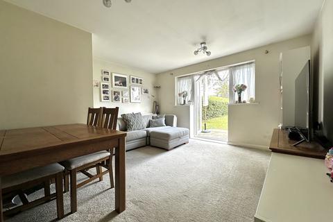 Devon Road, Watford, WD24 4HS 2 bed flat for sale
