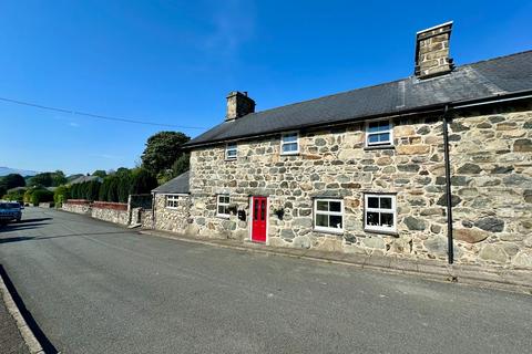Blaenddol, 1 Meirion Terrace... 2 bed semi