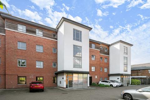 Riverside Close, Romford RM1 2 bed apartment for sale