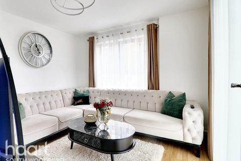 Queen Mary Avenue, South Woodford 2 bed flat for sale