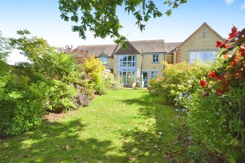 Manor Farm Court, Purton Stoke... 3 bed house for sale