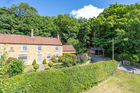 2, Woodside, Brandsby, York YO61 4RE 4 bed semi