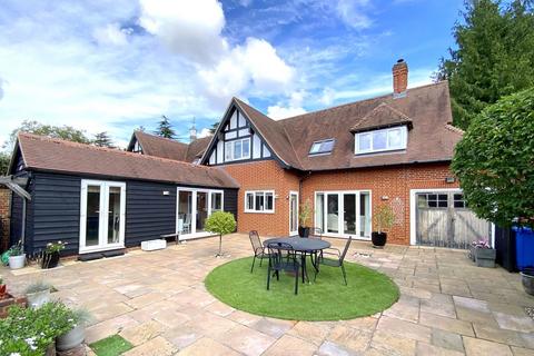 Wootton Drive, Ipswich, Suffolk, IP1 4 bed semi
