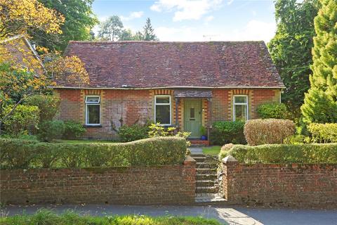 Sandrock Hill Road, Farnham, GU10 3 bed bungalow for sale