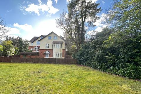 20 Waverley Drive, Camberley, GU15 2 bed maisonette for sale