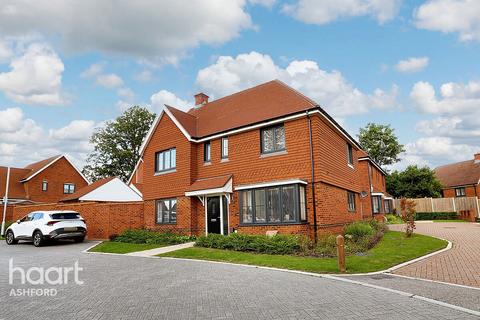 Wellingtonia Close, Ashford 4 bed detached house for sale