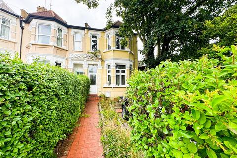 Queens Road, London, E11 2 bed flat for sale