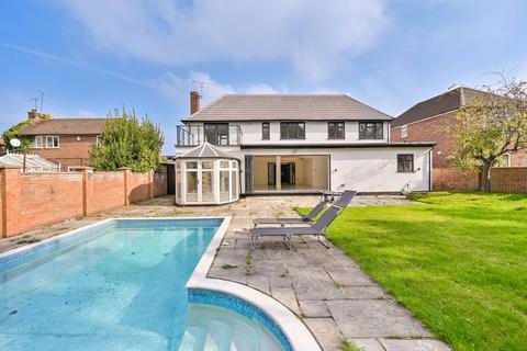 5 bedroom detached house for sale