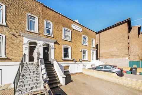 Kew Bridge Road, Brentford, Middlesex 1 bed maisonette for sale