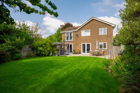 James Close, Lyminge, Folkestone, CT18 4 bed detached house for sale