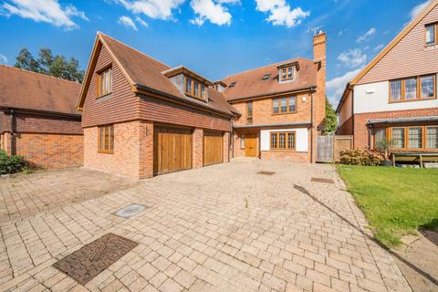 6 bedroom detached house for sale