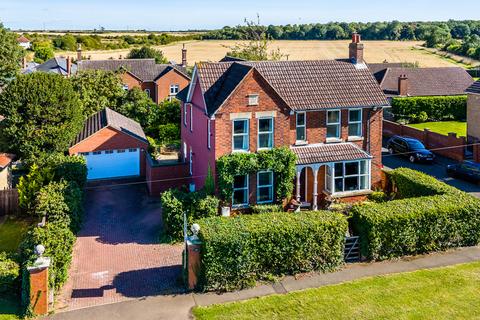 Wellingborough Road, Finedon NN9 4 bed detached house for sale