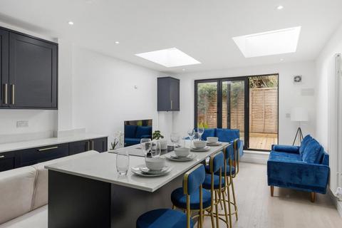 Cavendish Road, London 2 bed flat for sale