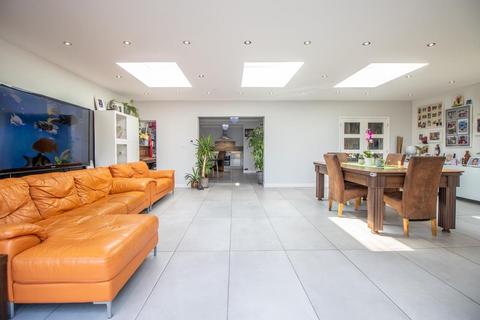 4 bedroom chalet for sale