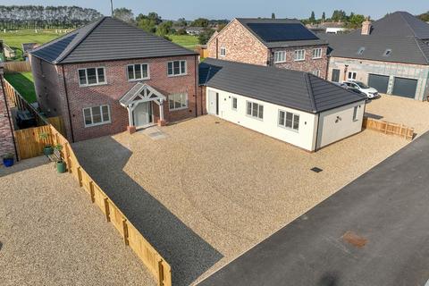 6 bedroom detached house for sale