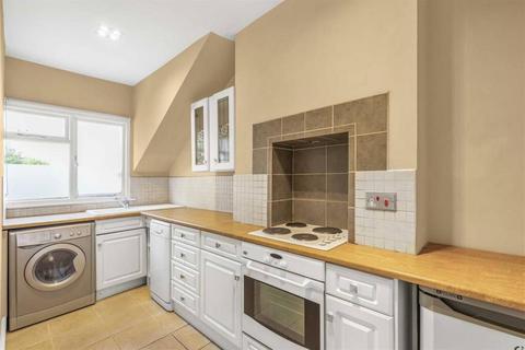 Carmalt Gardens, Putney, London, SW15 2 bed flat for sale
