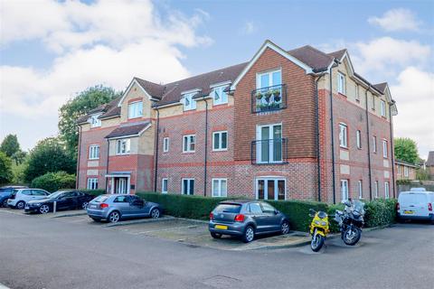 Crawley Road, Horsham 2 bed flat for sale