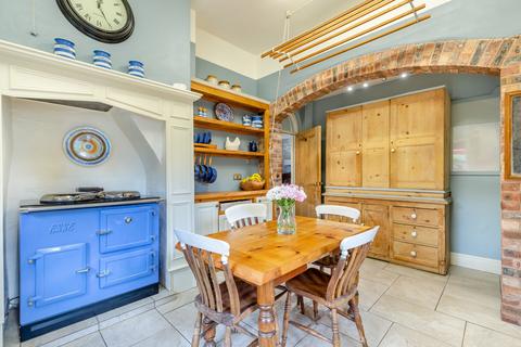 Wood Lane Uttoxeter, Staffordshire... 5 bed semi