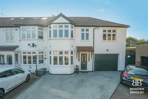 5 bedroom semi-detached house for sale