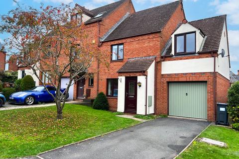 Russell Close, Worcester WR2 3 bed end of terrace house for sale