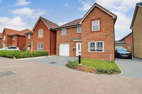 Warwick Crescent, Brough 4 bed detached house for sale