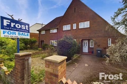 Ashford Road, Feltham, Middlesex, TW13 3 bed semi