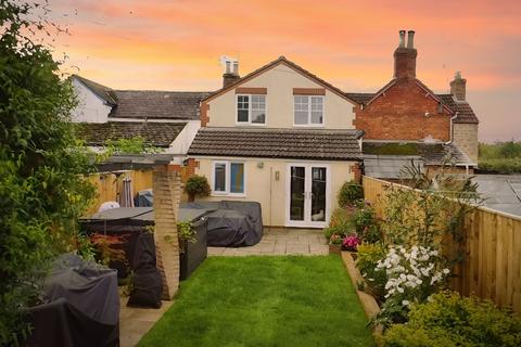 New Road, Purton, SN5 3 bed cottage for sale