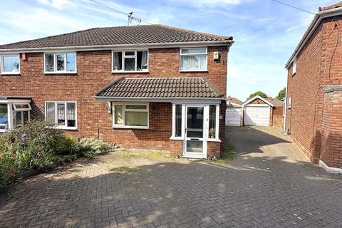 Almond Avenue, Walsall, WS5 4JT 3 bed semi