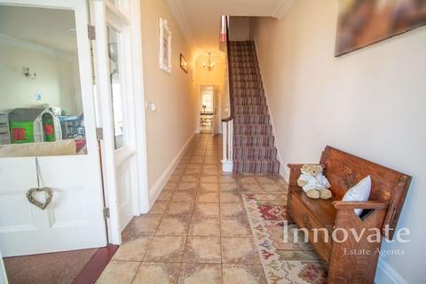 4 bedroom end of terrace house for sale